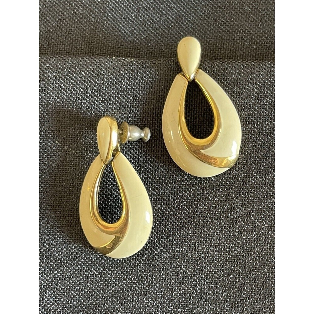 VTG NAPIER Door Knocker Dangle Drop Earrings Oval Gold Tone Metal & Ivory Enamel - Picture 4 of 9